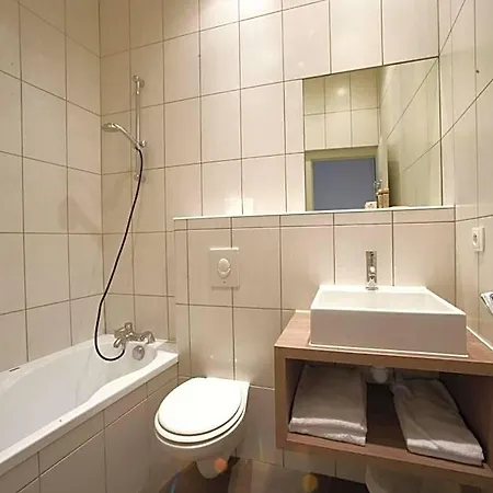 Hotelo Charite Hotell 3*