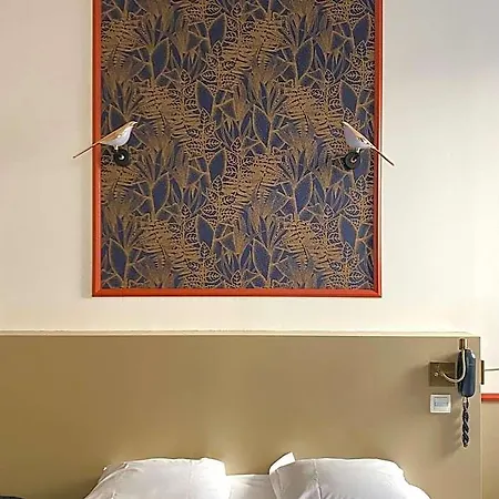 Hotelo Charite Hotell 3*